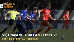 Cầu thủ Việt Nam tấn công trước hàng thủ Thái Lan ở lượt đi chung kết