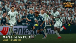Cầu thủ Marseille triển khai bóng trước trận PSG